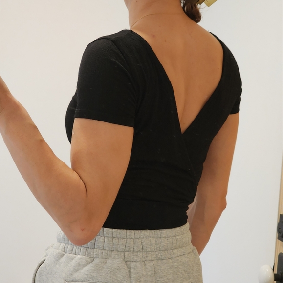 Black crossover crop top size S - Picture 2 of 2